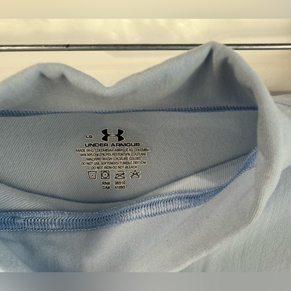 Under Armour‎ women’s baby blue form fitting turtleneck base layer. Size L - Picture 4 of 5
